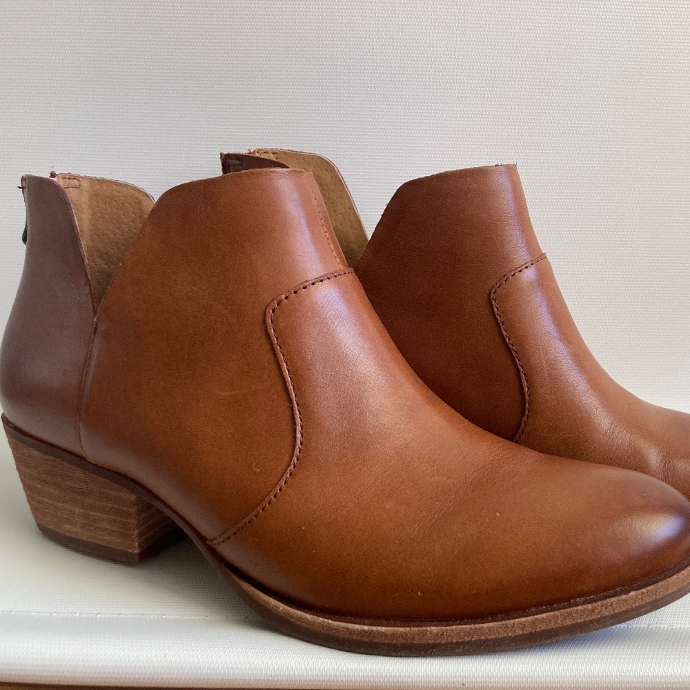 NEW! Kork-Ease Cognac/Caramel/Tan/Brown Leather Skye Bootie Women's size 8M